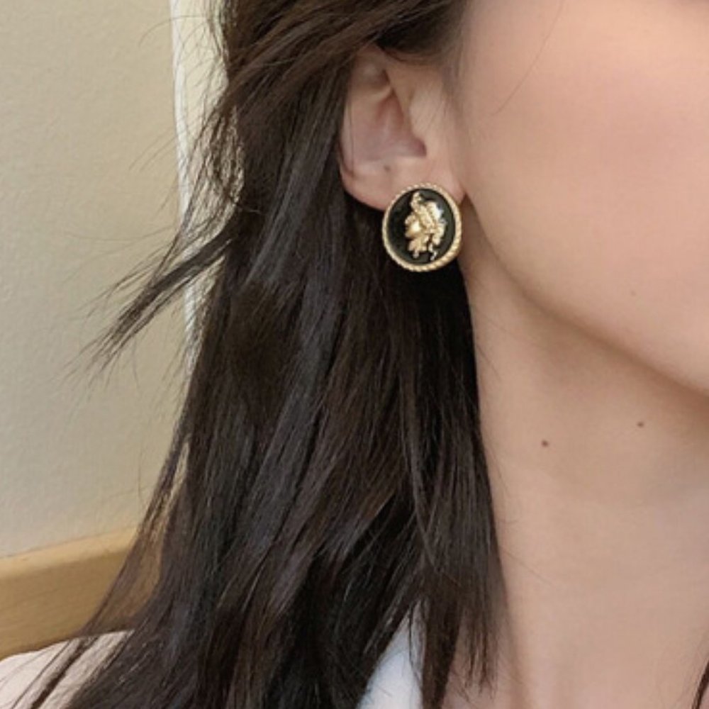 ❤️Last one💙Roman Knight Prince King Stud Earrings - Picture 6 of 11